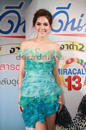 “ชมพู่” รับควงแม่ “น็อต” ดูเดี่ยวไมโครโฟน ไม่รู้แม่เร่งแต่ง แจงทะเลาะเพื่อนบ้าน