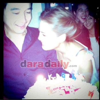 “เจนี่” โชว์ทวิตรูป “ตั้ม” ถือเค้กเซอร์ไพรส์ 