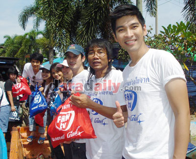 "แกรมมี่ โกลด์"และ"แฟนทีวี" ขนทัพศิลปินช่วยเหลือน้ำท่วม