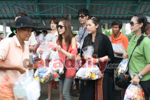 “สามเศียร-ดีด้า-ดาราวิดีโอ” ซับน้ำตาภัยน้ำท่วม