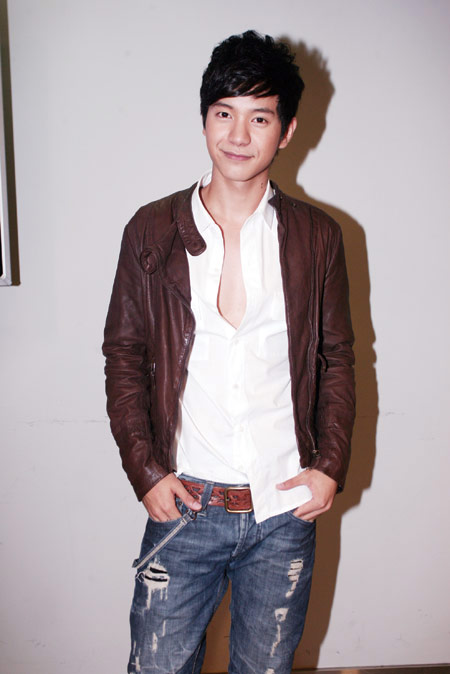 ตกอับ ศรัณยู ของานทำ