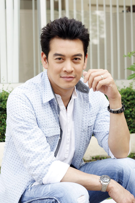 "ชาคริต"สุดแฮปปี้ปะทะ"หมิว-ก้อง-พรีม"