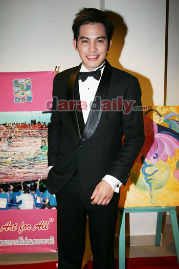 “ปอ” ฉุน “โบว์” ถูกหนังสือพาดหัววีนแฟนคลับ ยันไม่มีแน่นอน โวหวนละครคู่พลอย