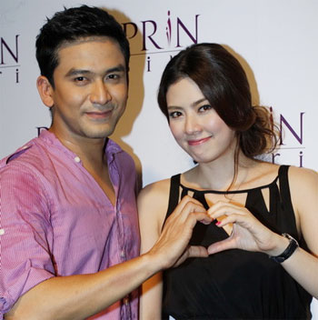แต่ง “ป๋อ-เอ๋” ทำเก๋ แจกลอคเตอรี่ เป็นของชำร่วย