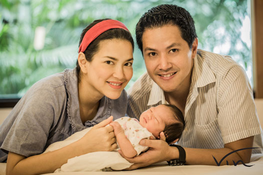 คลอดแล้ว !! "อ้อม พิยดา" คลอดลูกสาว ตั้งชื่อ "น้องนาวา"