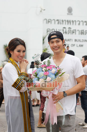 “อั๋น” ร่วมแสดงความยินดี “อุ้ม” บัณฑิตใหม่