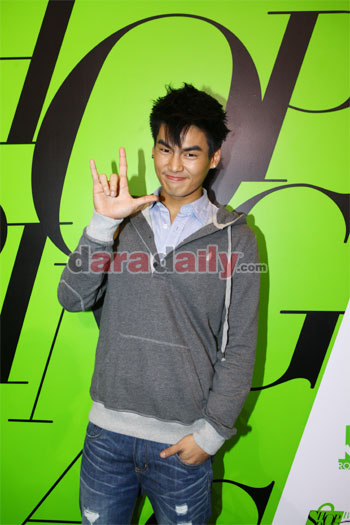 "ฮั่น" โต้ควงสาวดูคอนเสิร์ต ย้ำโสดสนิท ขอลุยงานก่อน