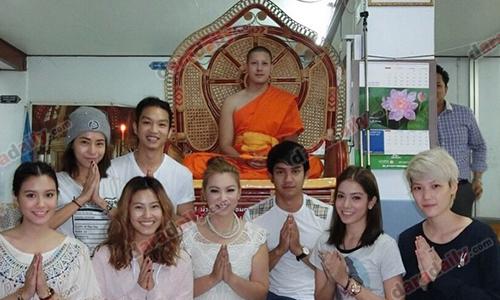 ทีมนักแสดง "ลูกทาส" ร่วมทำบุญ ฟังเทศน์จาก "พระเคน"