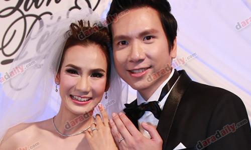 "ตูน" ควง "พีท" เผยความในใจฉลองวิวาห์ชื่นมื่น