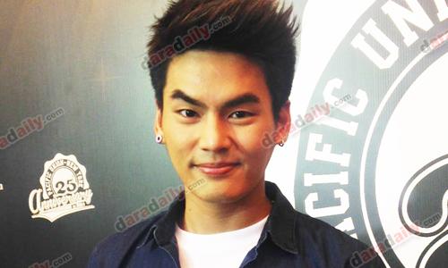 "ฮั่น" รับส่งดอกไม้ให้ "ไอซ์" ลั่นเรื่องสัมพันธ์รอฝ่ายหญิงตอบบ้าง!