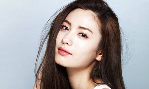 ไขเคล็ดลับความเฟิร์มของ Nana ผู้หญิงที่ติดโผหน้าสวยที่สุดในโลก