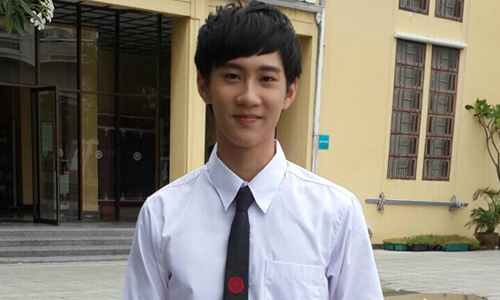 ดูกันเต็มๆ “กัปตัน” ในชุดนิสิตมศว หล่อปนเท่ถูกใจแฟนคลับ! 