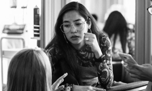 “คุณหญิงแมงมุม” โดน “บลูริบบอน" เบี้ยว น้ำตาแตกไม่ตอบ “จีน่า” เซ็นช่อง 3