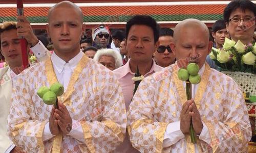 "พชร์" จับมือ "โตส" เด็กในสังกัด ถือฤกษ์ดีเข้าพิธีอุปสมบท