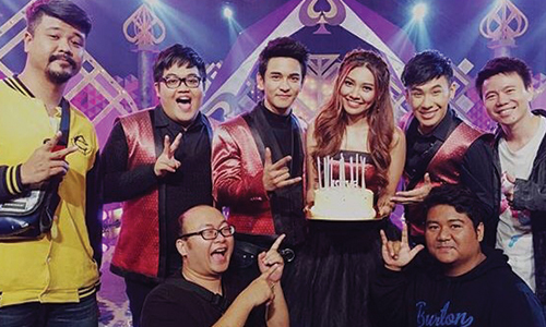 “แก้ม” แฮปปี้ “4 โพดำ” เซอร์ไพรส์ แฟนคลับอวยพรวันเกิดจนติดเทรนด์! 