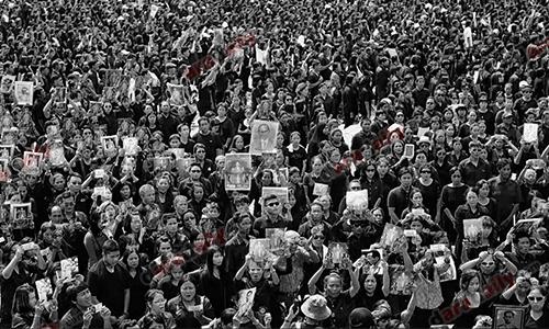 กึกก้อง! ภาพประทับใจพสกนิกรไทยรวมพลังร้องเพลงสรรเสริญพระบารมี