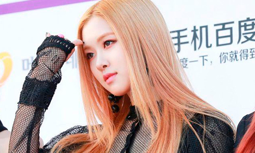 รวมภาพ "Rose" วง "BLACKPINK" กับแฟชั่นที่จะทำให้คุณต้องเหลียวมอง