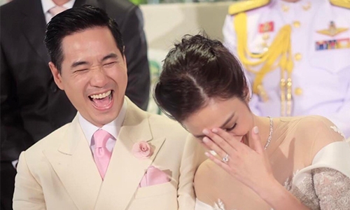 "ครีม" ควงแฟนหนุ่มนอกวงการเข้าพิธีหมั้น เพื่อนดาราร่วมยินดี   