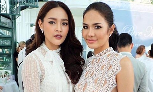 สวยตามกันมา! "ปุ๊กลุก" ร่วมเฟรมนางงามรุ่นน้อง "น้ำตาล ชลิตา" 