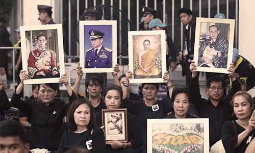 ประมวลภาพพร้อมความรู้สึกประชาชนที่มาร่วมงานพระราชพิธีฯ ตั้งแต่เมื่อคืนนี้