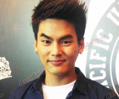 "ฮั่น" รับส่งดอกไม้ให้ "ไอซ์" ลั่นเรื่องสัมพันธ์รอฝ่ายหญิงตอบบ้าง!