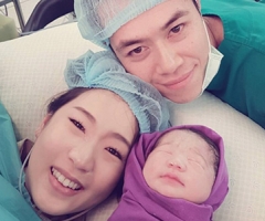 เผยโฉมทายาทค่ายมวยคนล่าสุด! สาวเกาหลีภรรยา "เปรม" คลอดลูกแล้ว