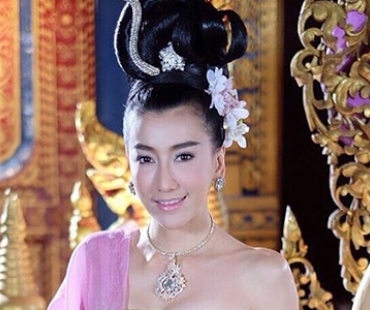 เปิดประวัติ "ต่าย ชัชฎาภรณ์” หรือ “ริมบึง” ใน "เพลิงพระนาง"   